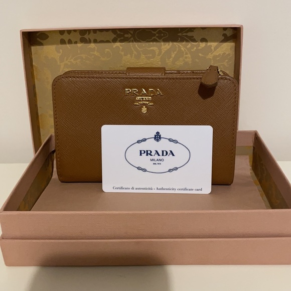Authentic Prada wallet - Picture 4 of 4
